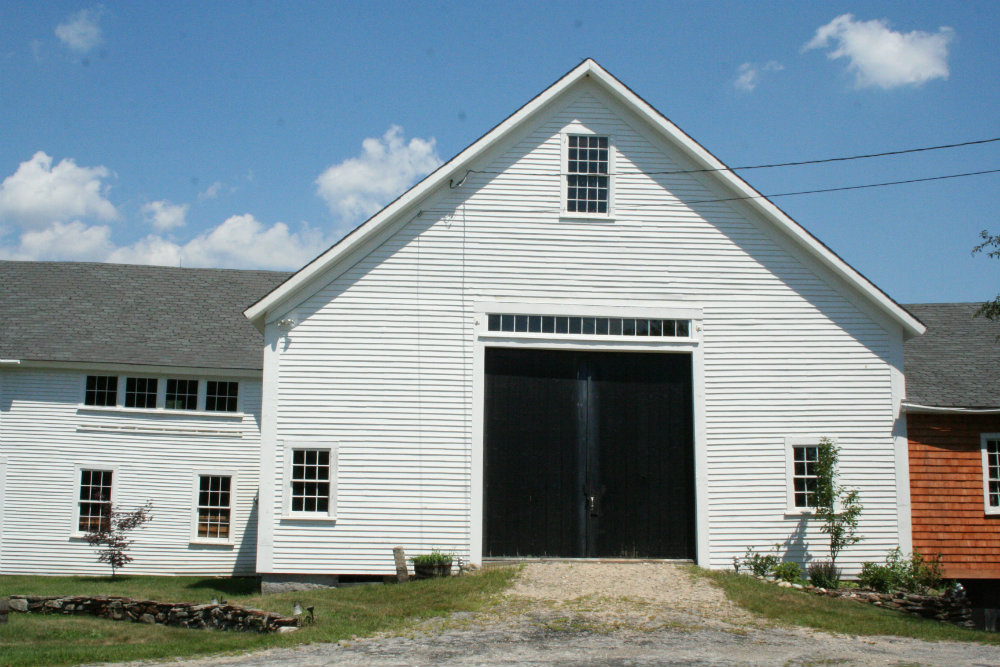 Old_fashioned_barn.jpg