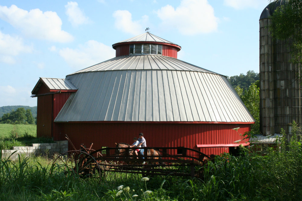 Red_Round_Barn.jpg
