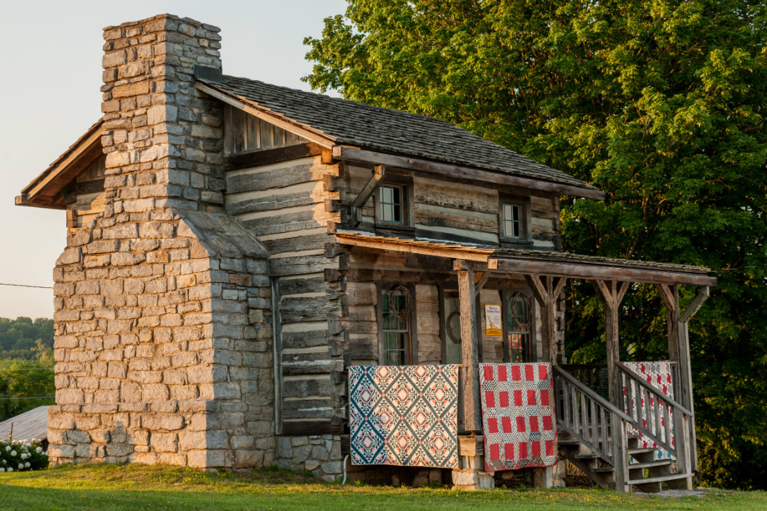 House_with_Quilt_Square_Porch_1100.jpg