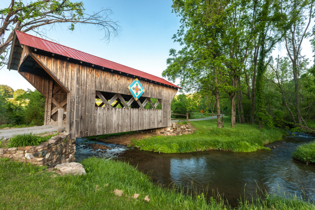 Quilt_square_on_covered_bridge_1100.jpg